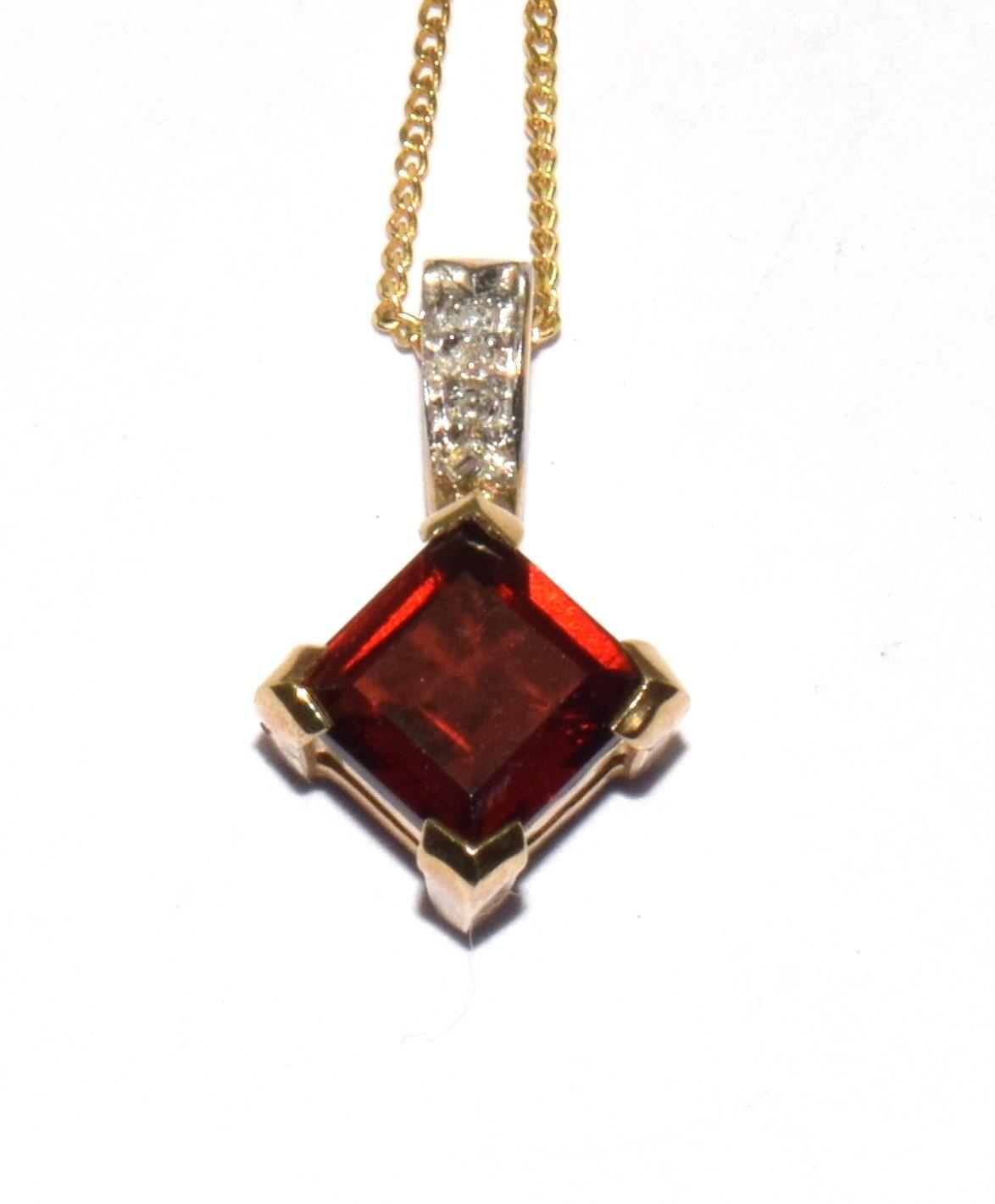 9ct gold Diamond and Ruby pendant necklace chain is 46cm - Image 2 of 7