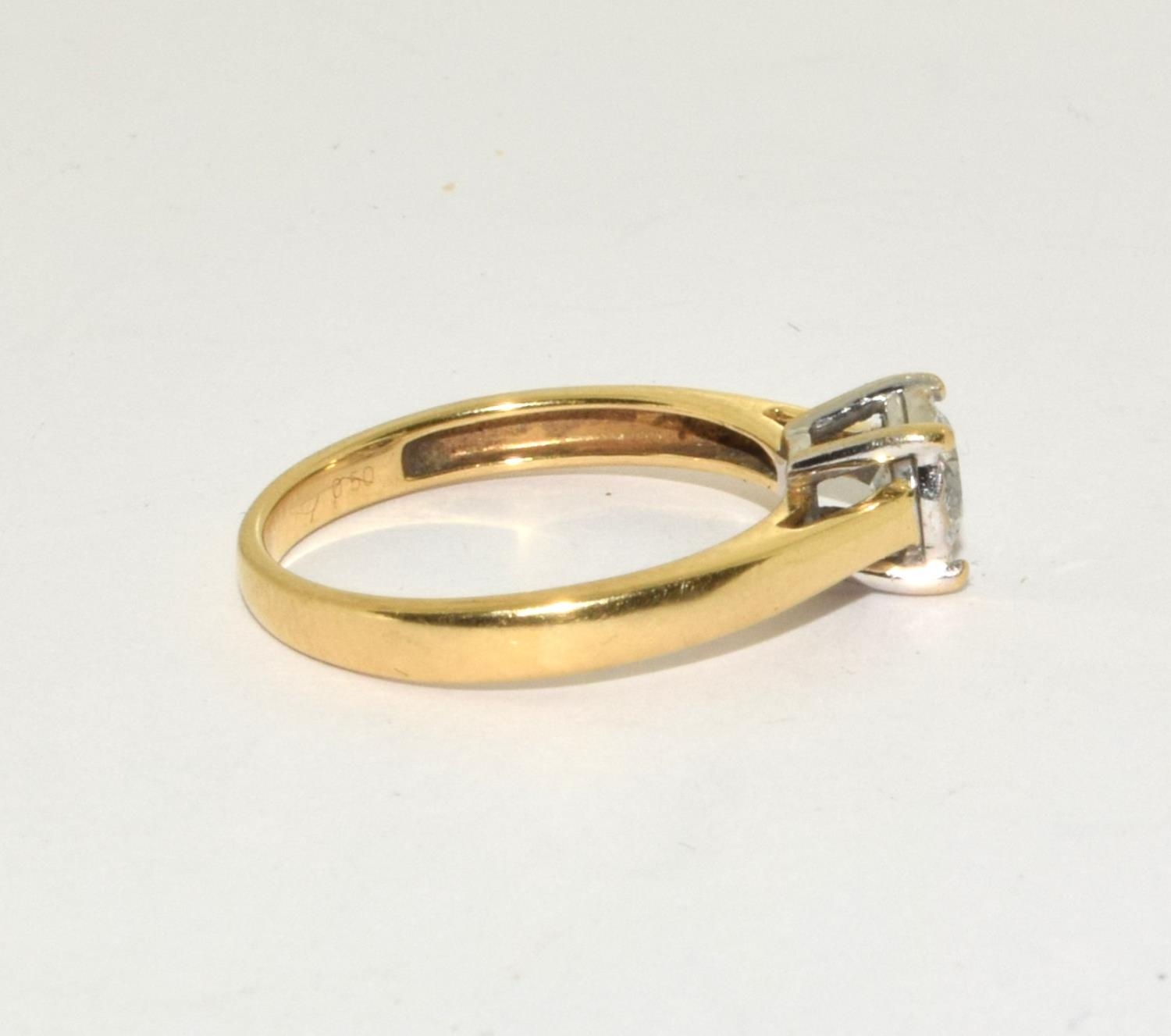 An 18ct gold diamond solitaire ring approx 0.50points Size o Boxed - Bild 4 aus 5