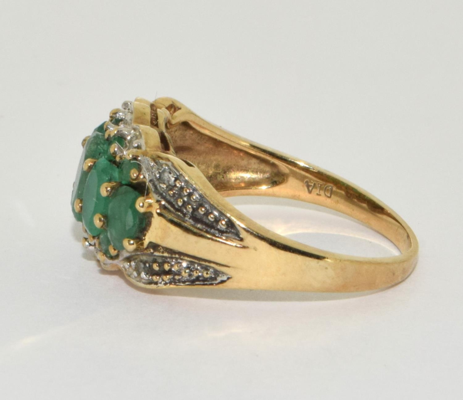 9ct gold ladies Diamond and Emerald ring H/M as diamond size M - Image 2 of 5