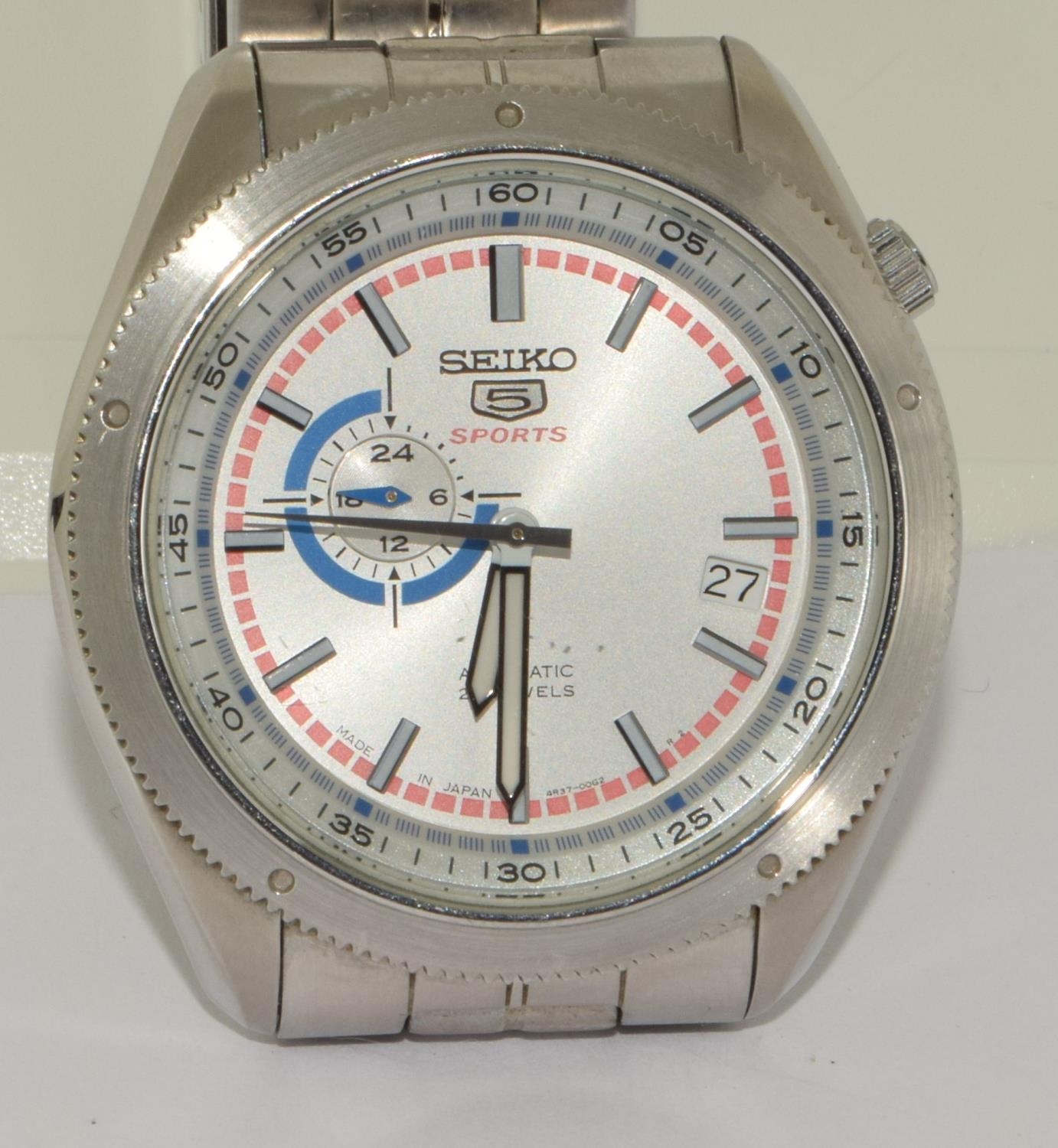 Seiko 5 Sports automatic 24 jewels ref 4R37-00G0. on stainless steel strap. Unusually crown is set - Image 6 of 6