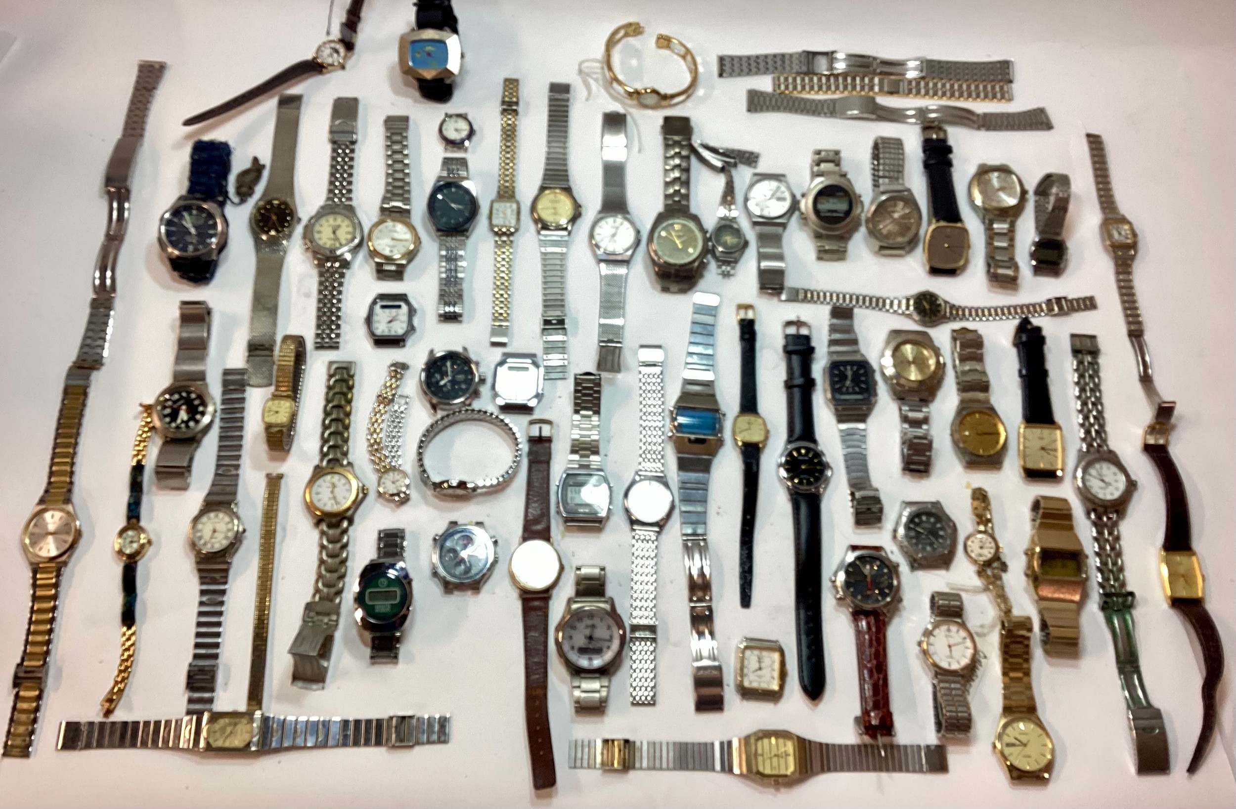 Large collection of mostly gents quartz watches offered for spares/repair but some seen working. (