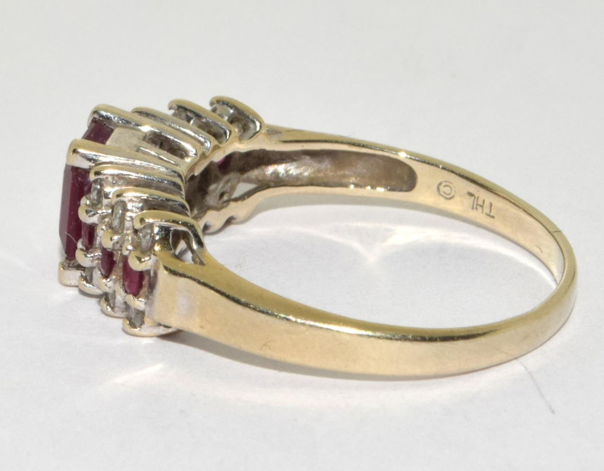 14ct gold ladies Diamond and Ruby ring with a good size center ruby 3.6g size P - Image 2 of 5