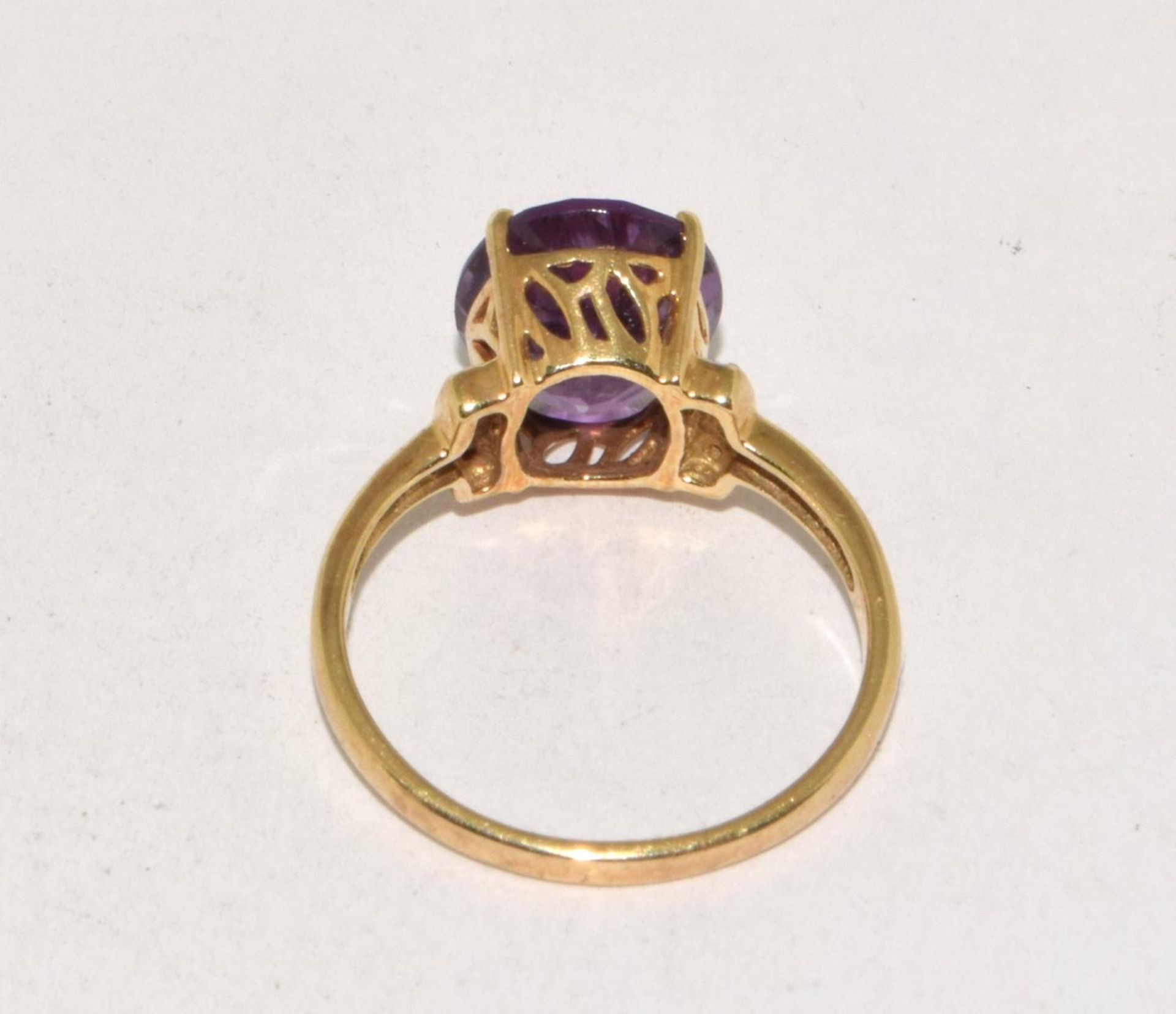 9ct gold ladies Amethyst and Diamond chip shoulder open work ring size R - Image 3 of 5