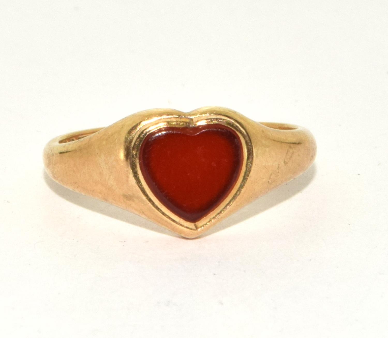 9ct gold ladies Heart set ring with Garnet stone size M 3g