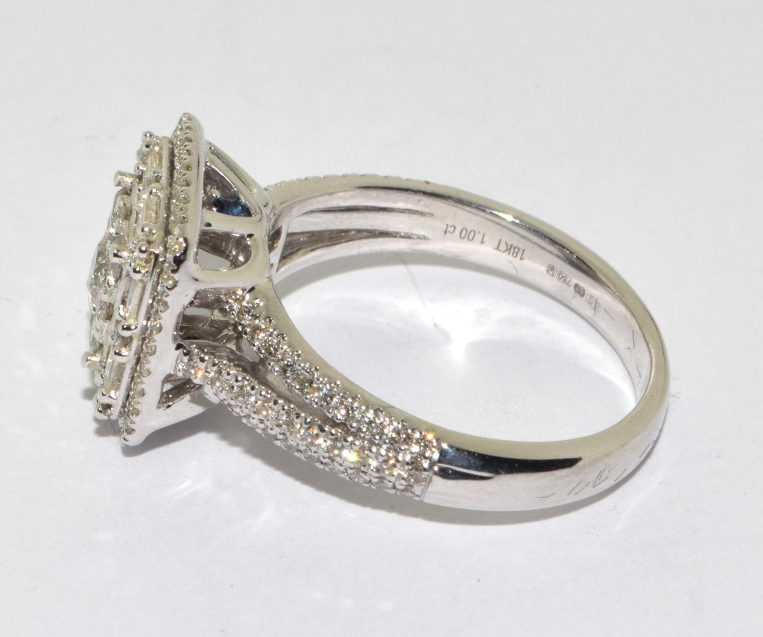 18ct gold ladies Vera Wang designer Diamond statement ring in a square halo fashion, the ring is - Image 2 of 6