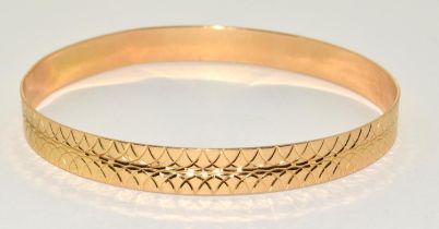 18ct gold embossed wrist bangle 6,5cm diameter 0.8cm tall 13g