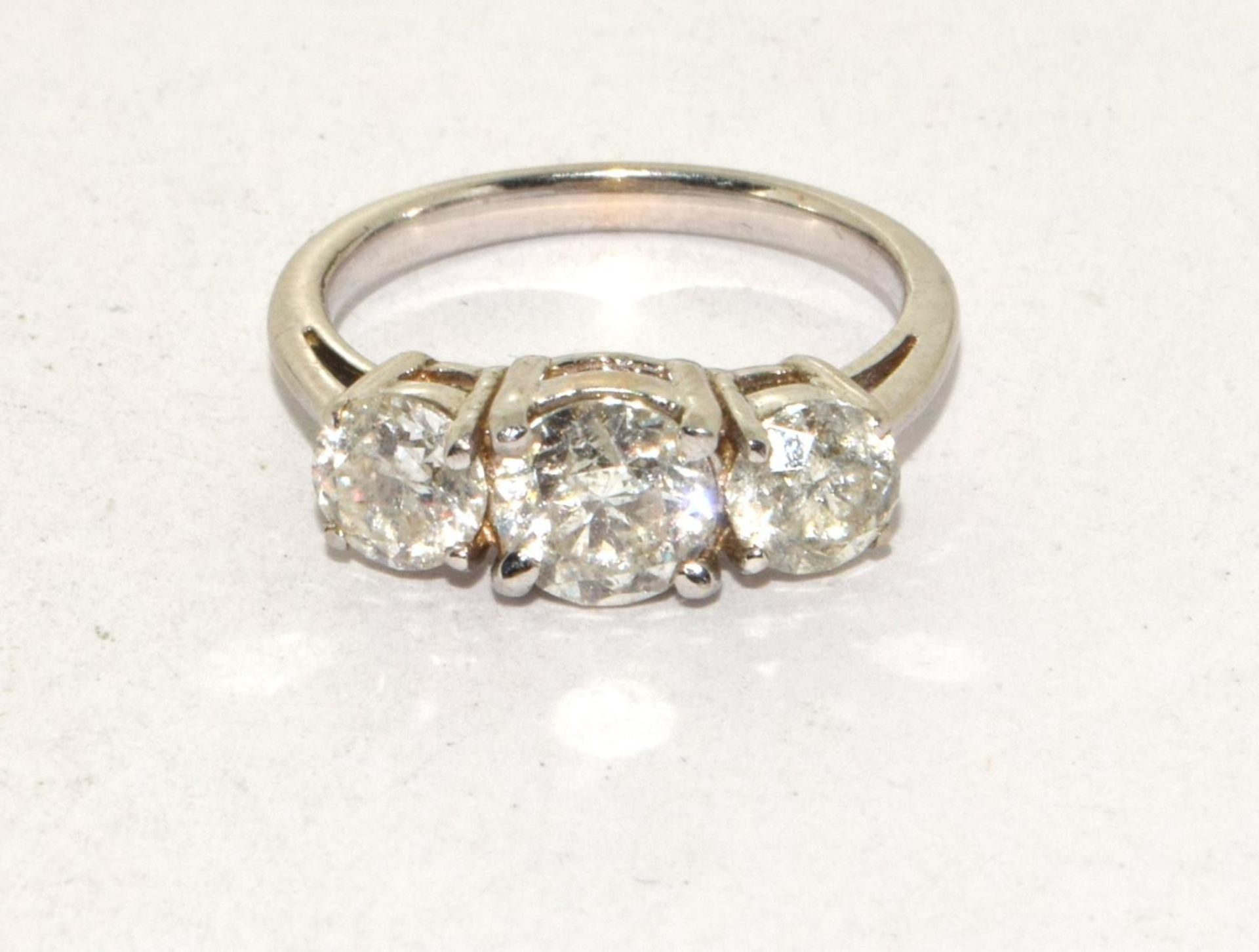 18ct white gold ladies 3 stone trilogy ring approx 2ct diamonds size K - Image 4 of 5