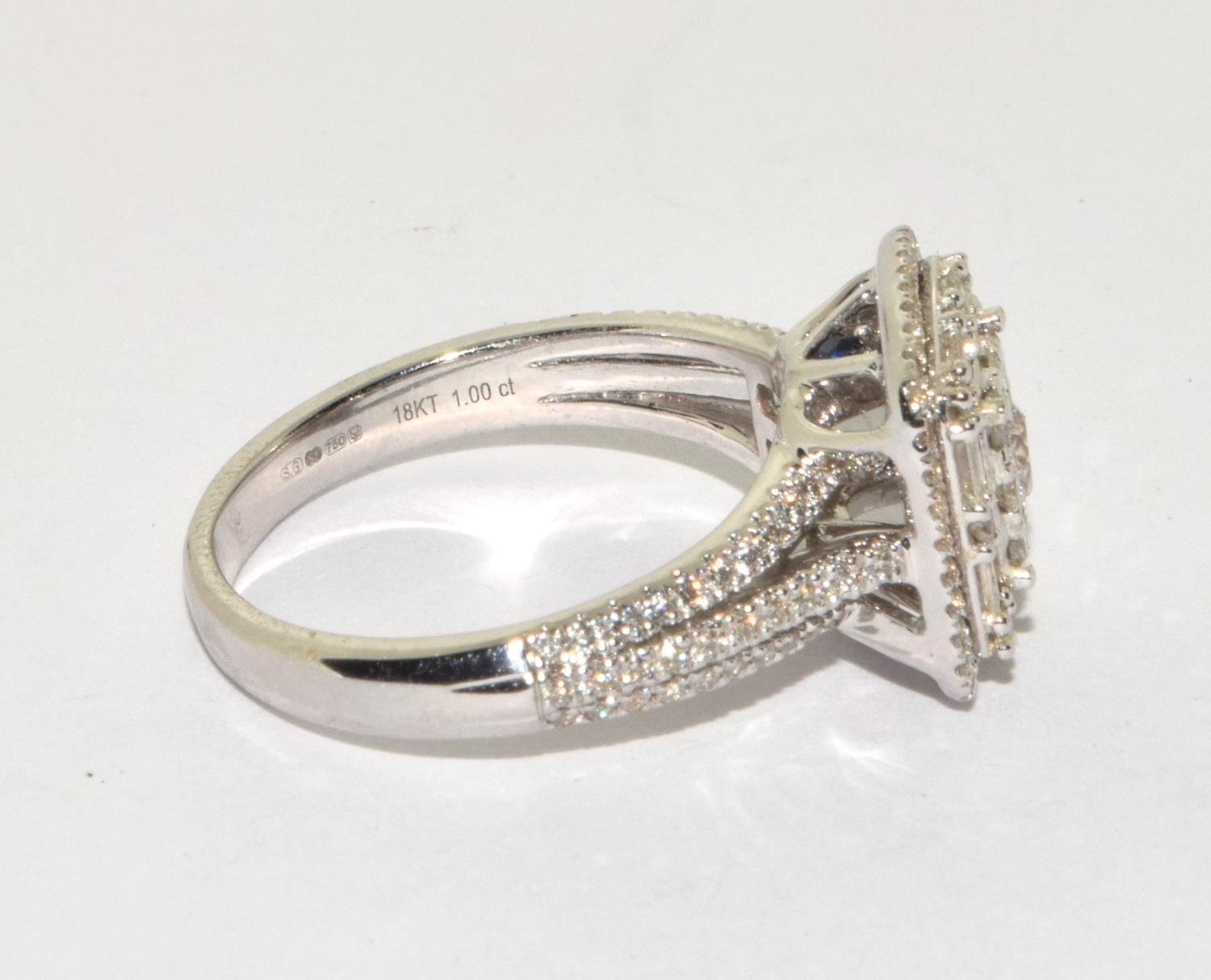 18ct gold ladies Vera Wang designer Diamond statement ring in a square halo fashion, the ring is - Image 4 of 6