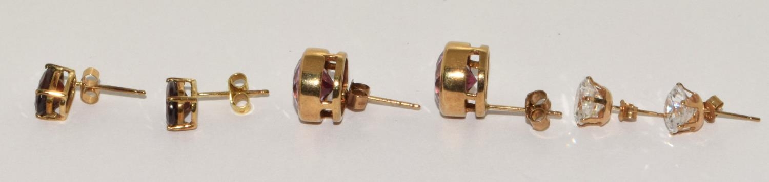3 x pairs 9ct gold earrings to include Amethyst 8g - Image 2 of 3
