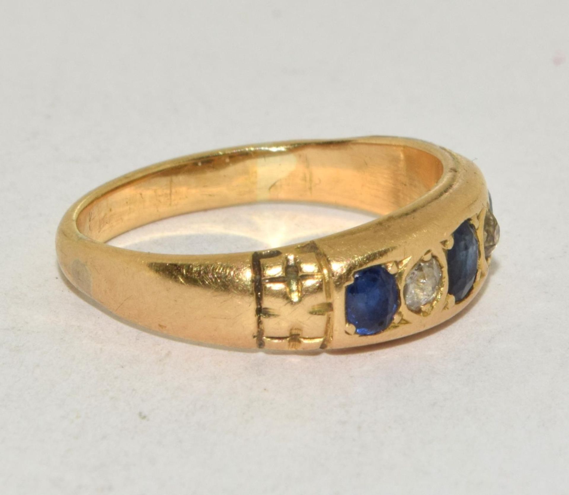 18ct gold ladies vintage 5 stone Diamond and sapphire ring size L - Image 4 of 5