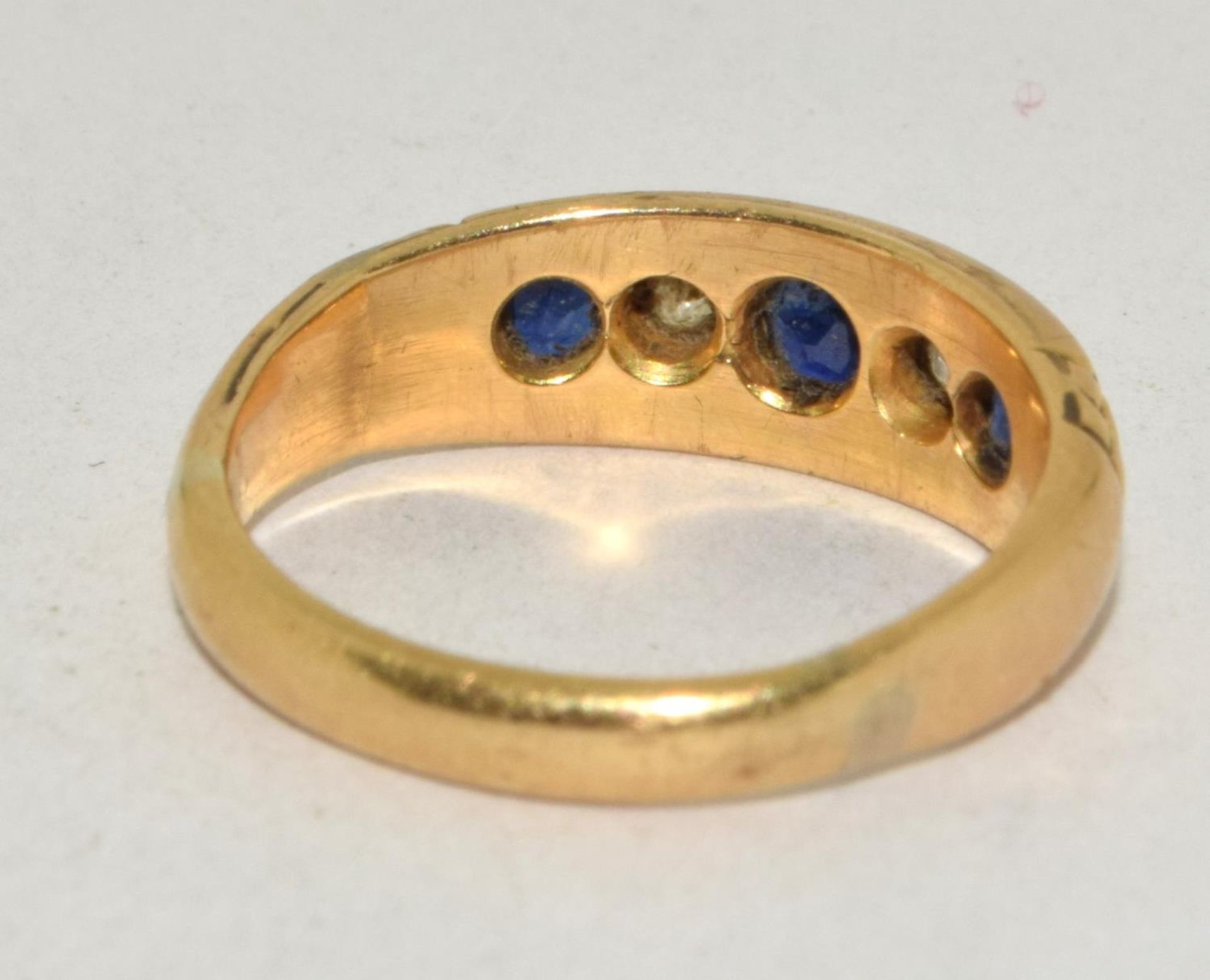 18ct gold ladies vintage 5 stone Diamond and sapphire ring size L - Image 3 of 5