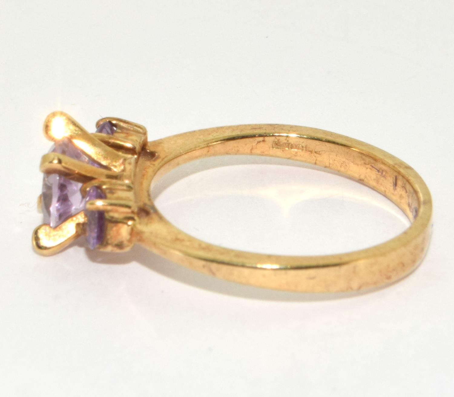9ct gold ladies 3 stone Amethyst and tanzanite ring size N - Image 2 of 5