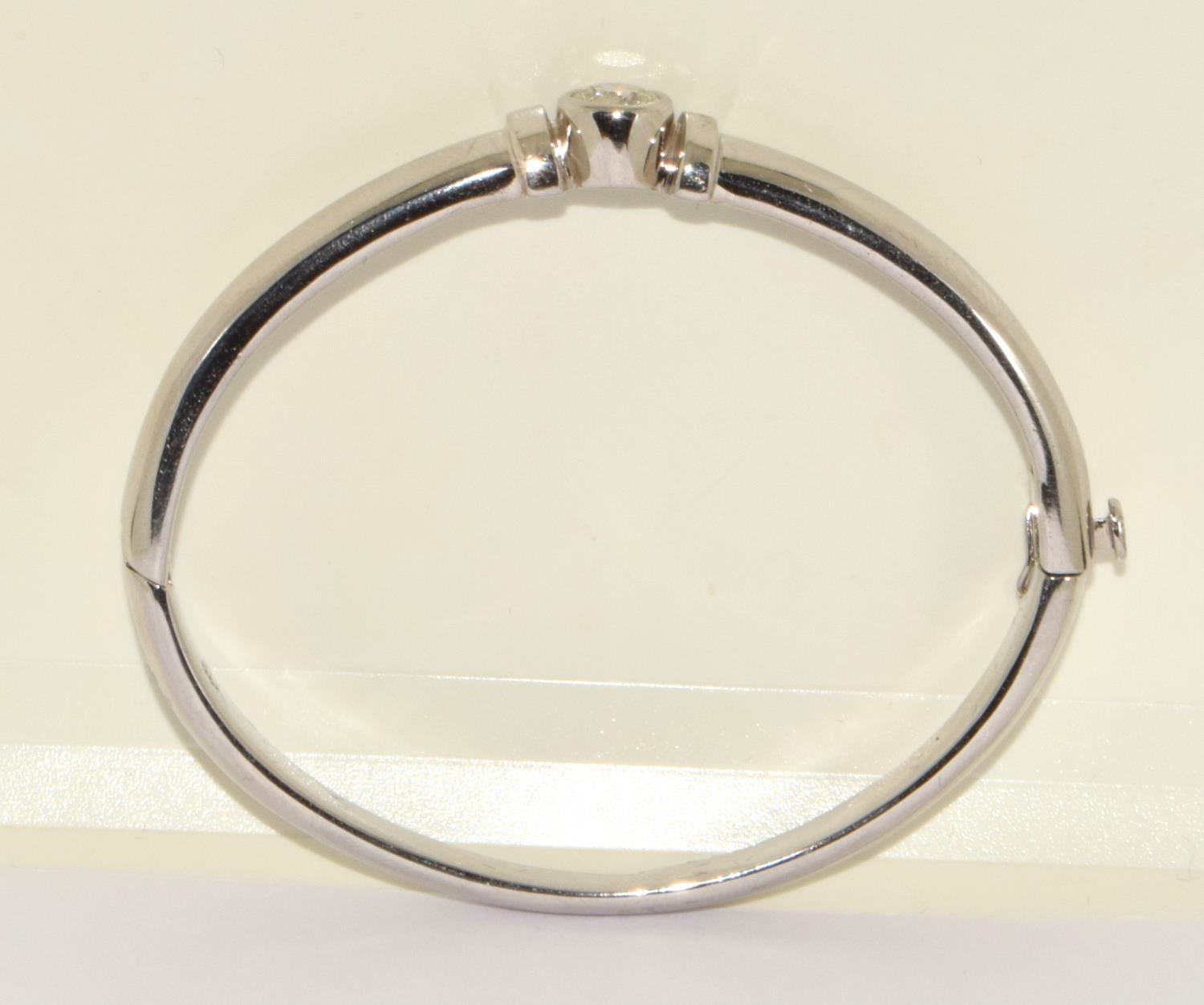 18ct white gold Diamond solitaire bangle Diamond is approx 1ct (New) - Image 4 of 6