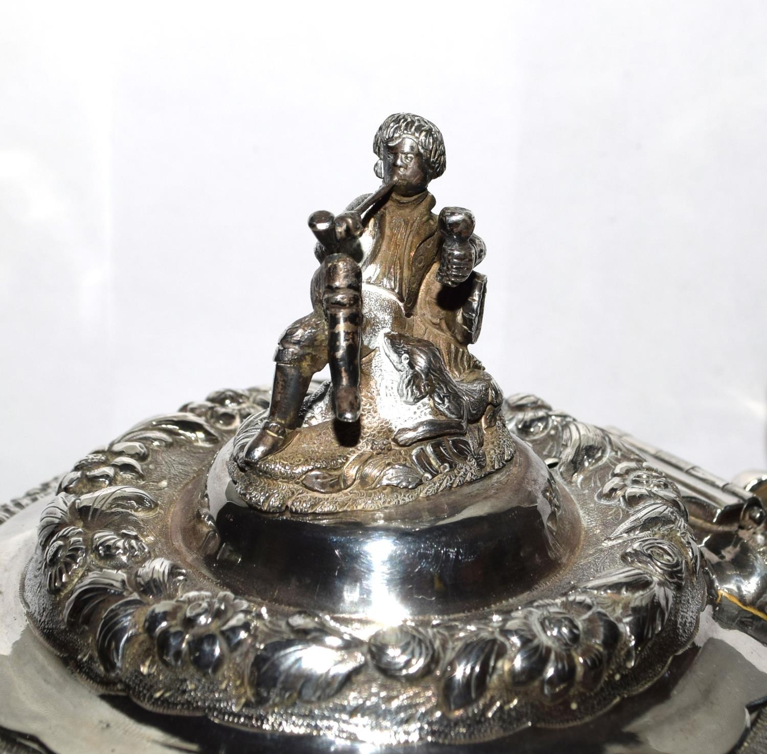 A superb example of a Georgian silver Tea pot heavily embossed with blank cartouche and surmounted - Image 7 of 11