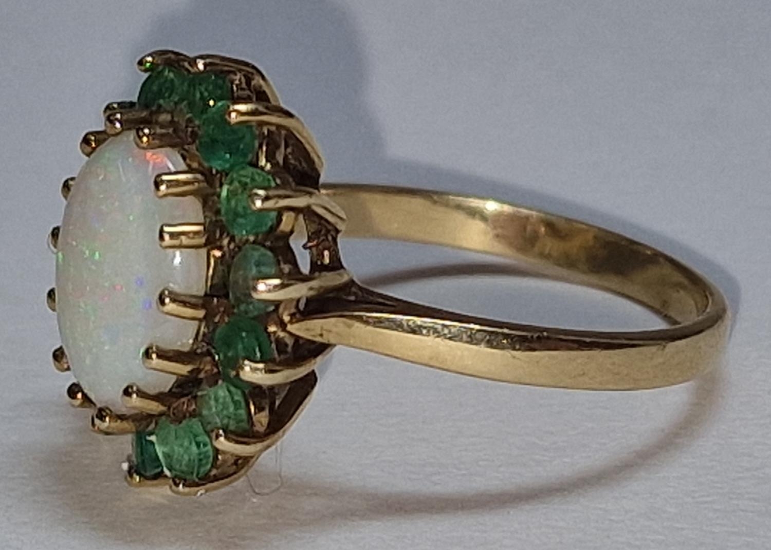 9ct gold ladies Emerald and opal cluster ring size M - Image 3 of 9