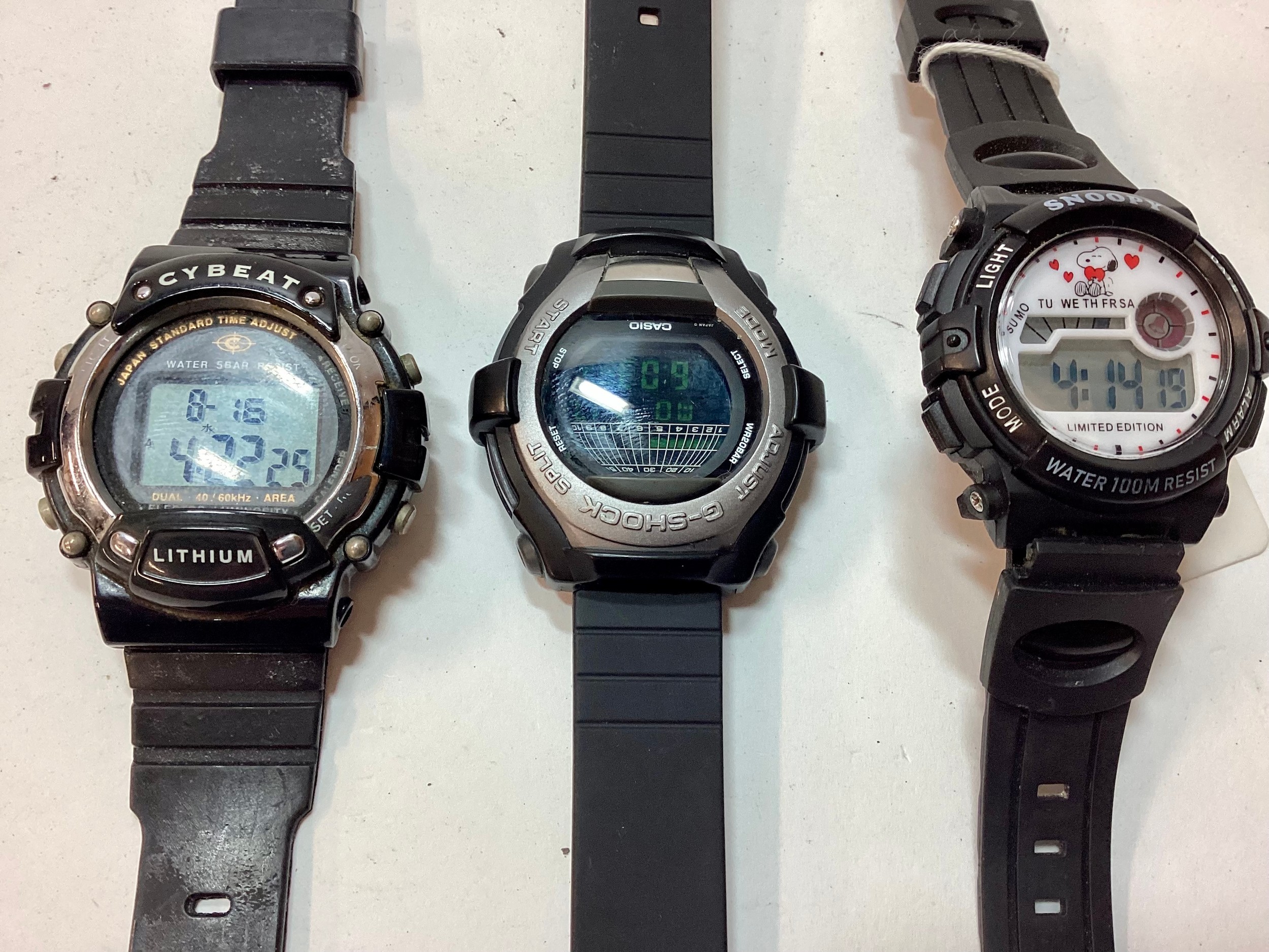 A collection of digital watches including G-Shock. 6 in lot, all working at time of listing. (ref: - Image 3 of 3