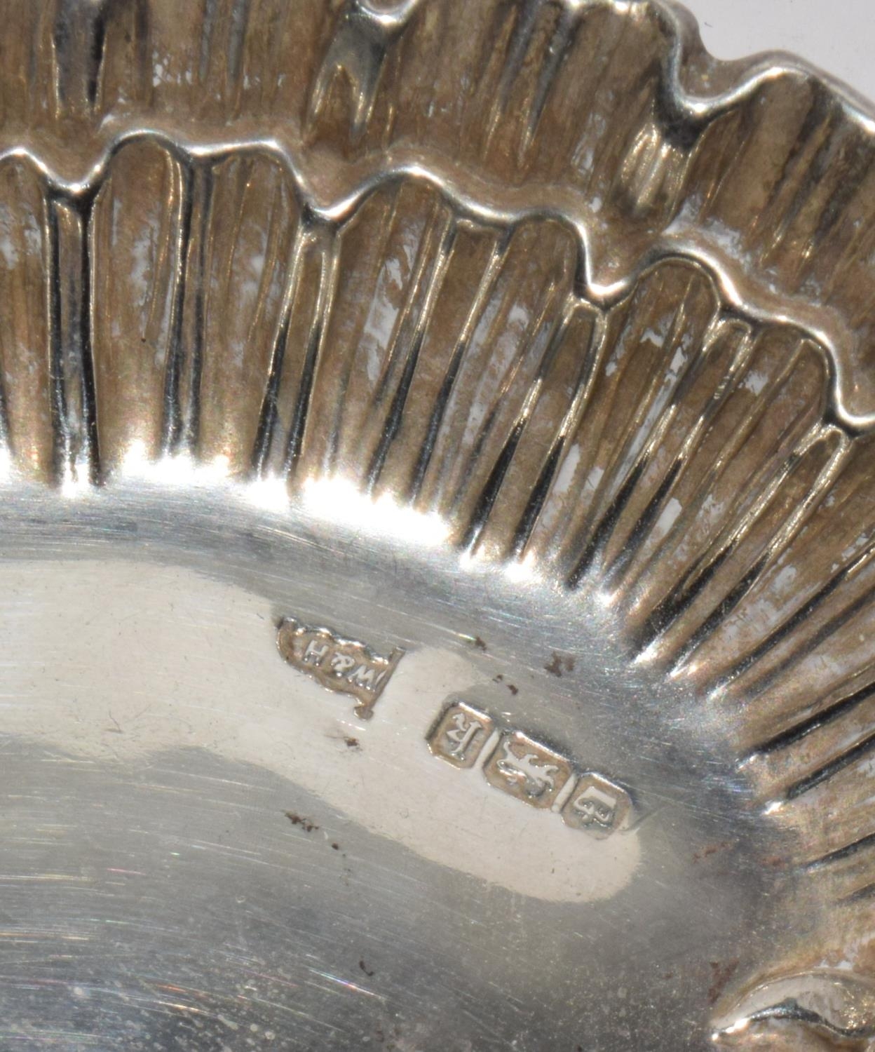 Pair silver Walker and Hall H/M embossed bon bon dishes 15x12cm - Bild 7 aus 7