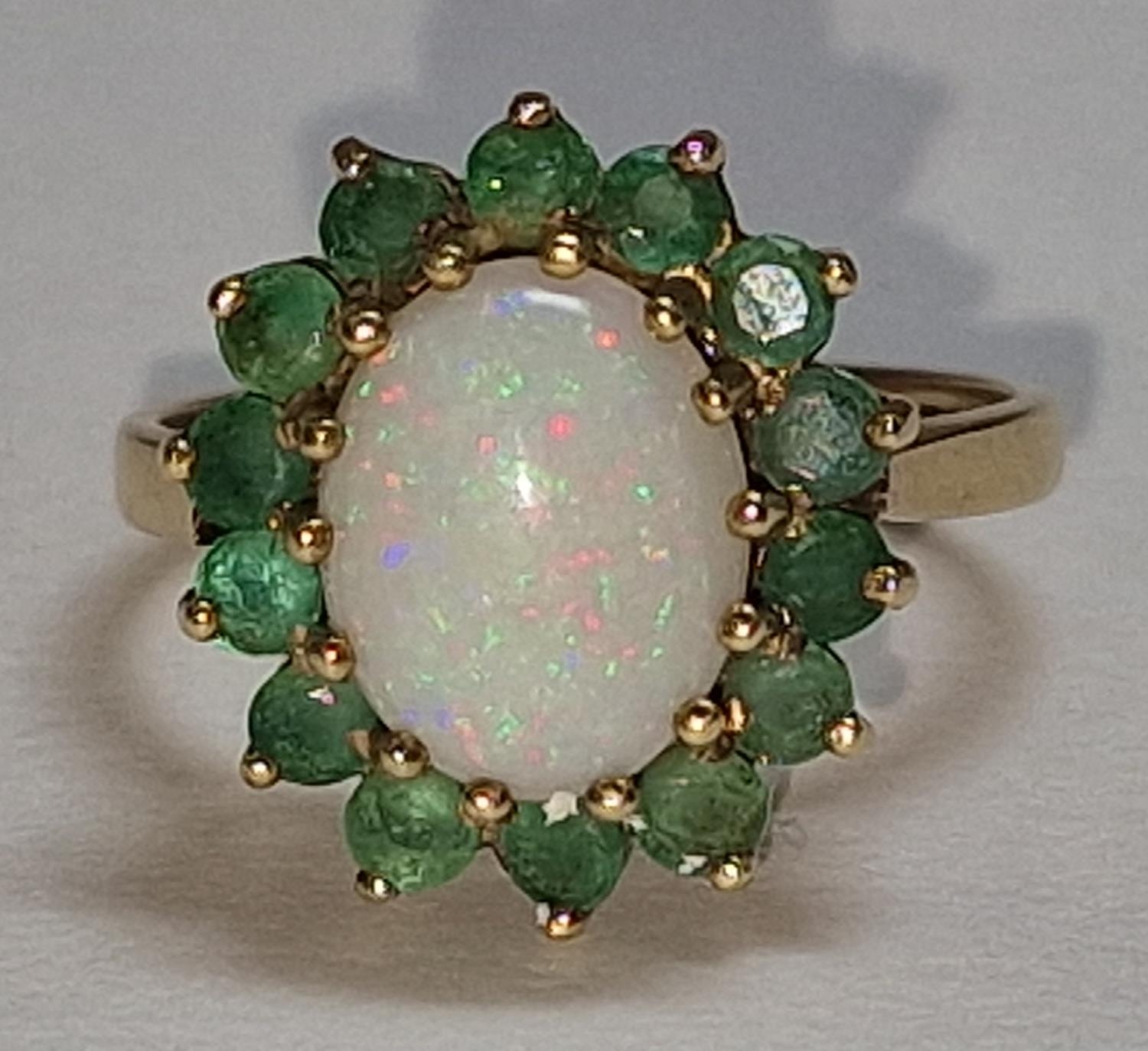 9ct gold ladies Emerald and opal cluster ring size M - Image 2 of 9
