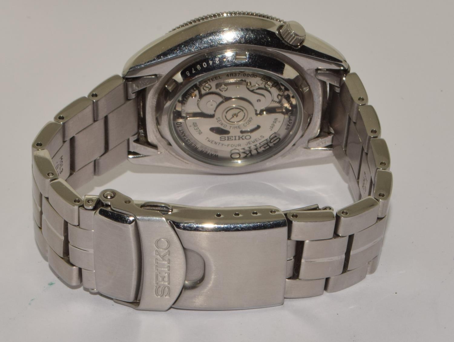 Seiko 5 Sports automatic 24 jewels ref 4R37-00G0. on stainless steel strap. Unusually crown is set - Image 5 of 6
