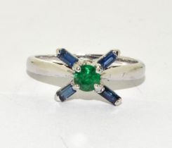 18ct white gold Emerald and Amethyst designer fashion ring size N