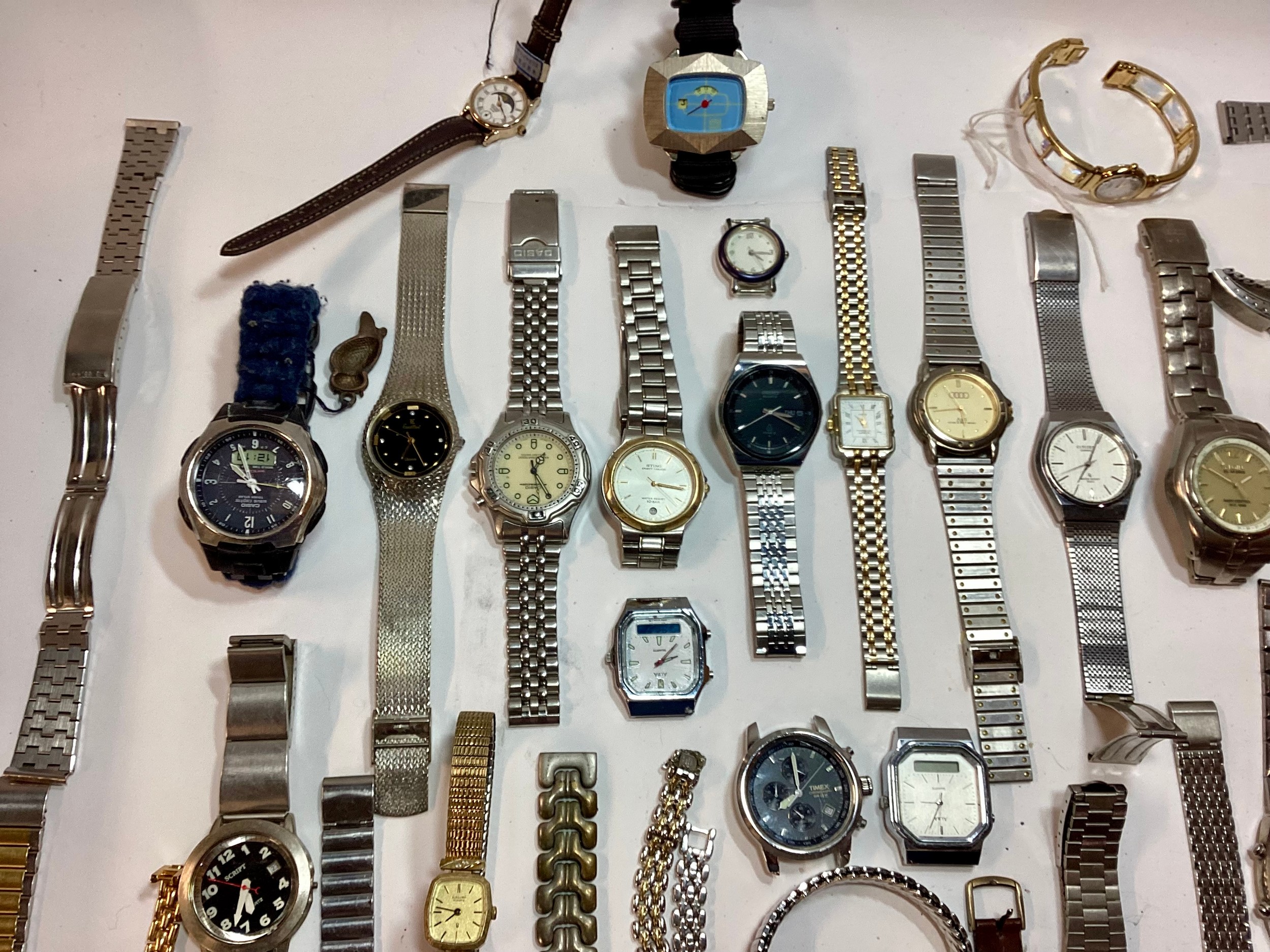 Large collection of mostly gents quartz watches offered for spares/repair but some seen working. ( - Image 5 of 5