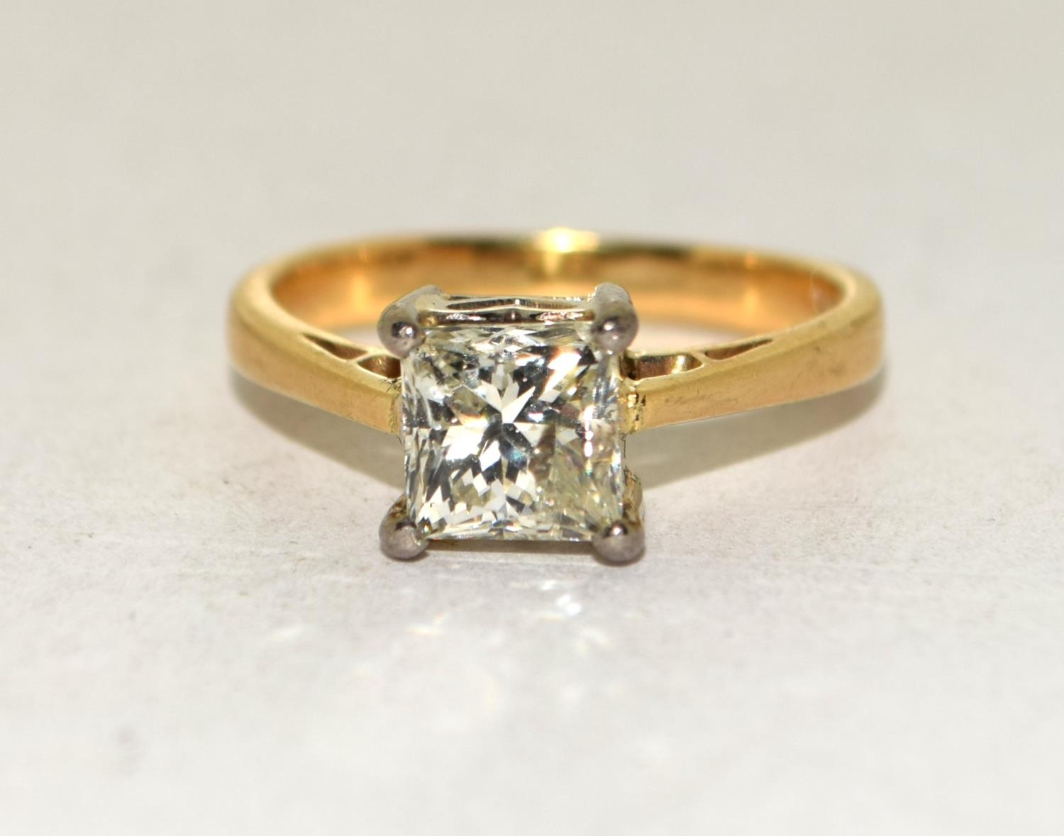 Superb 18ct yellow gold ladies Diamond solitaire ring set as a Princess Cut Diamond of approx 1.