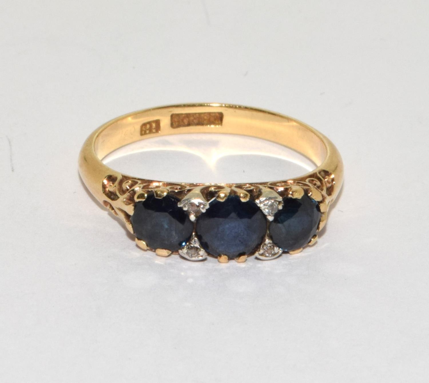 Antique set 18ct gold Sapphire Trilogy ring size O - Image 5 of 5