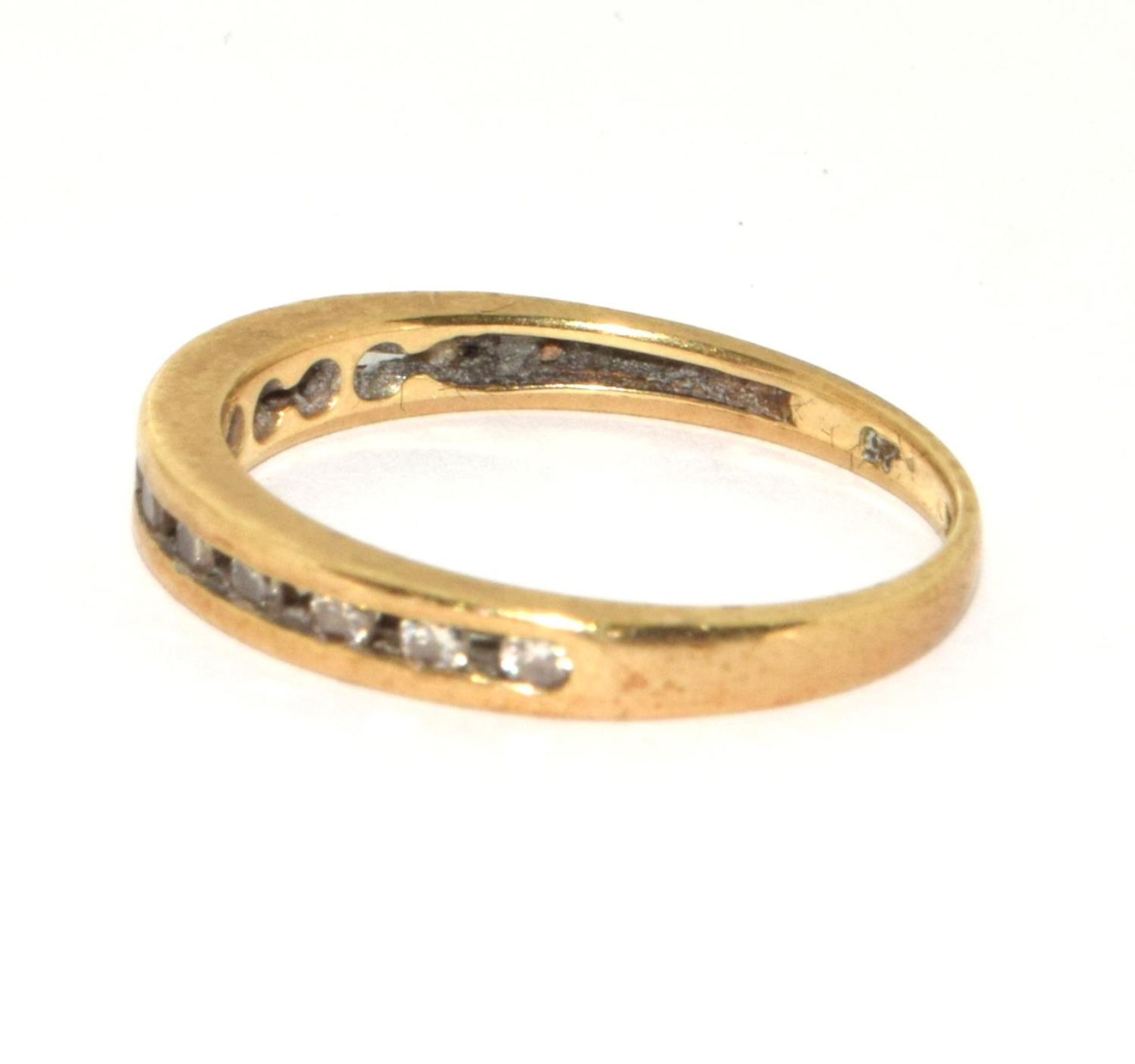 9ct gold ladies Diamond 1/2 eternity ring size W - Image 2 of 5