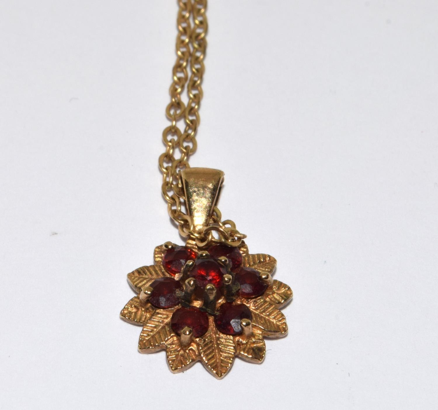 9ct gold Garnet flower cluster pendant necklace and earrings suite - Image 2 of 6