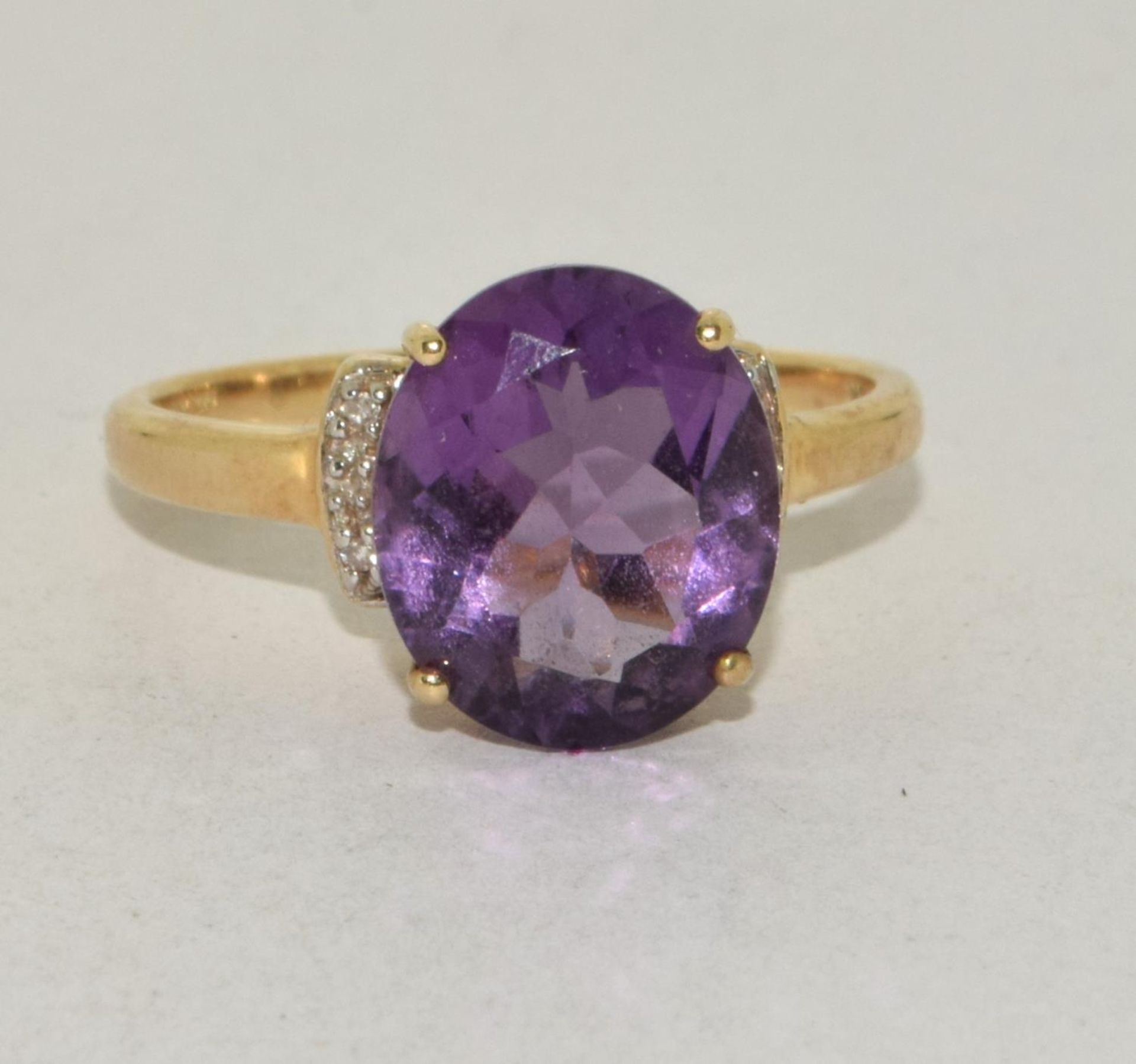 9ct gold ladies Amethyst and Diamond chip shoulder open work ring size R - Image 5 of 5