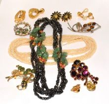 Quantity of mixed costume jewellery to include pearls and jade