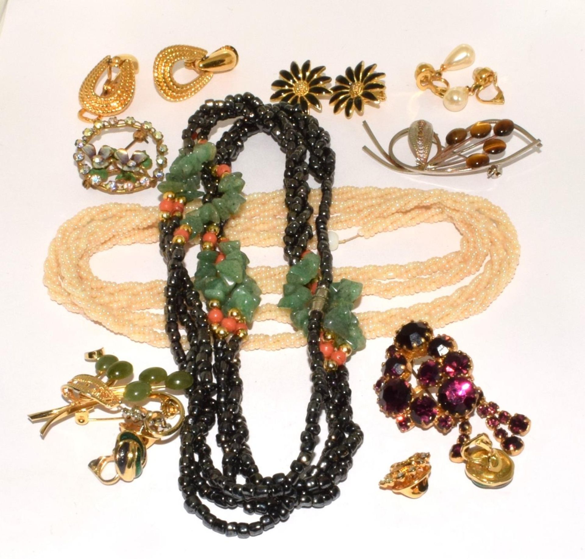 Quantity of mixed costume jewellery to include pearls and jade