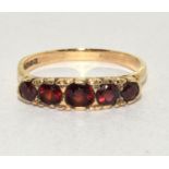 Vintage 9ct gold 5 stone Garnet ring 2.8g size Q