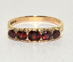 Vintage 9ct gold 5 stone Garnet ring 2.8g size Q