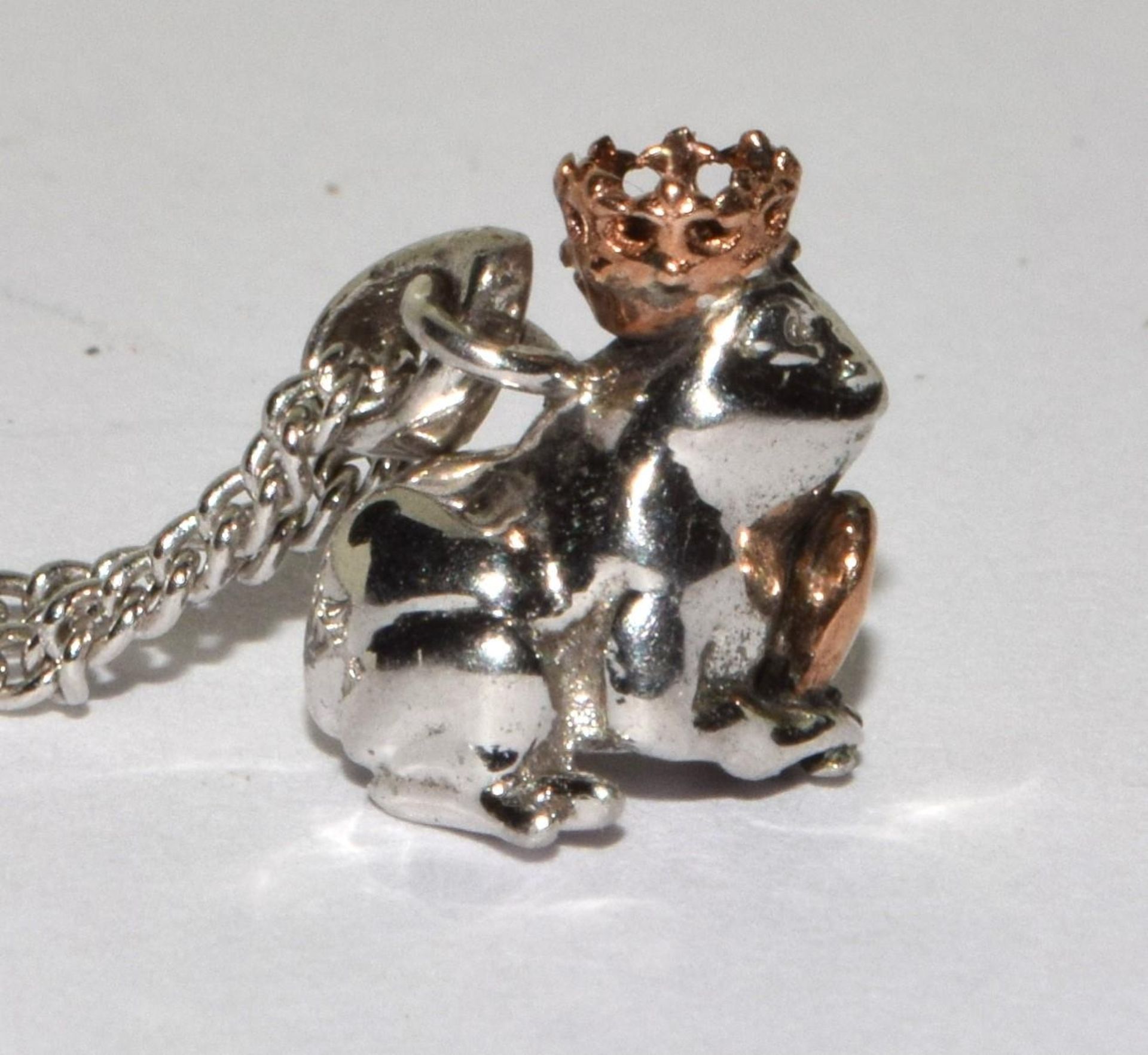 Clagau silver chain with frog pendant containing welsh 9ct gold. - Image 2 of 4