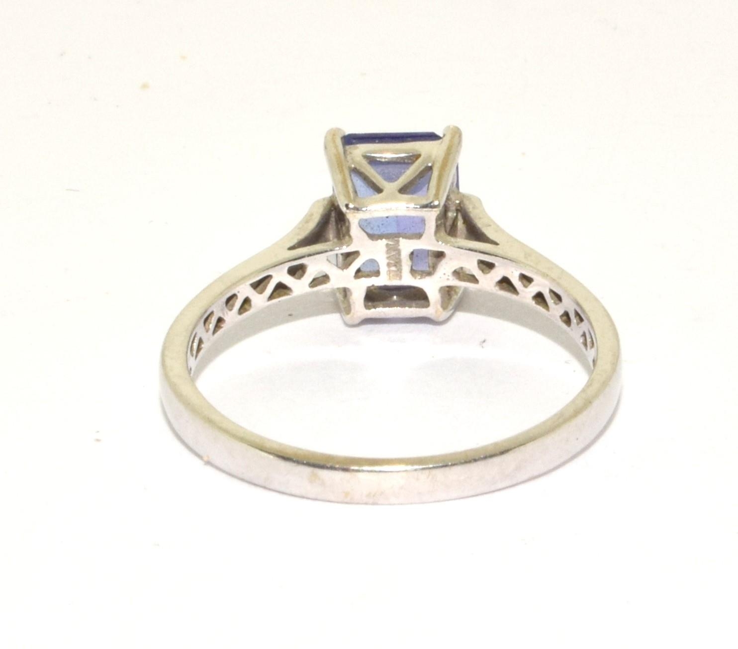 An 18ct white gold Illana ring Size p, boxed in Illana box. - Image 3 of 5