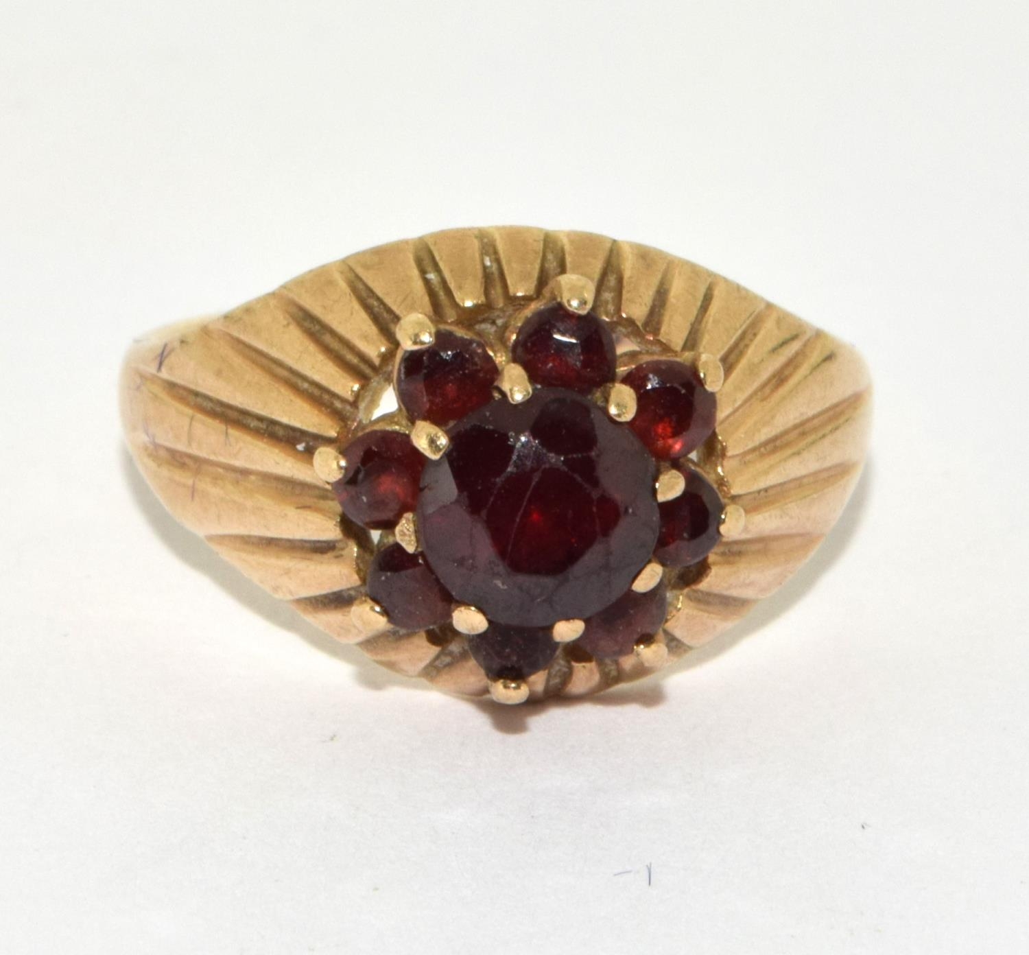 9ct gold large set garnet ring 3.3g size M