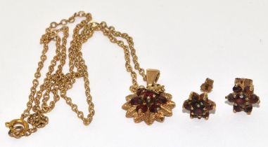 9ct gold Garnet flower cluster pendant necklace and earrings suite