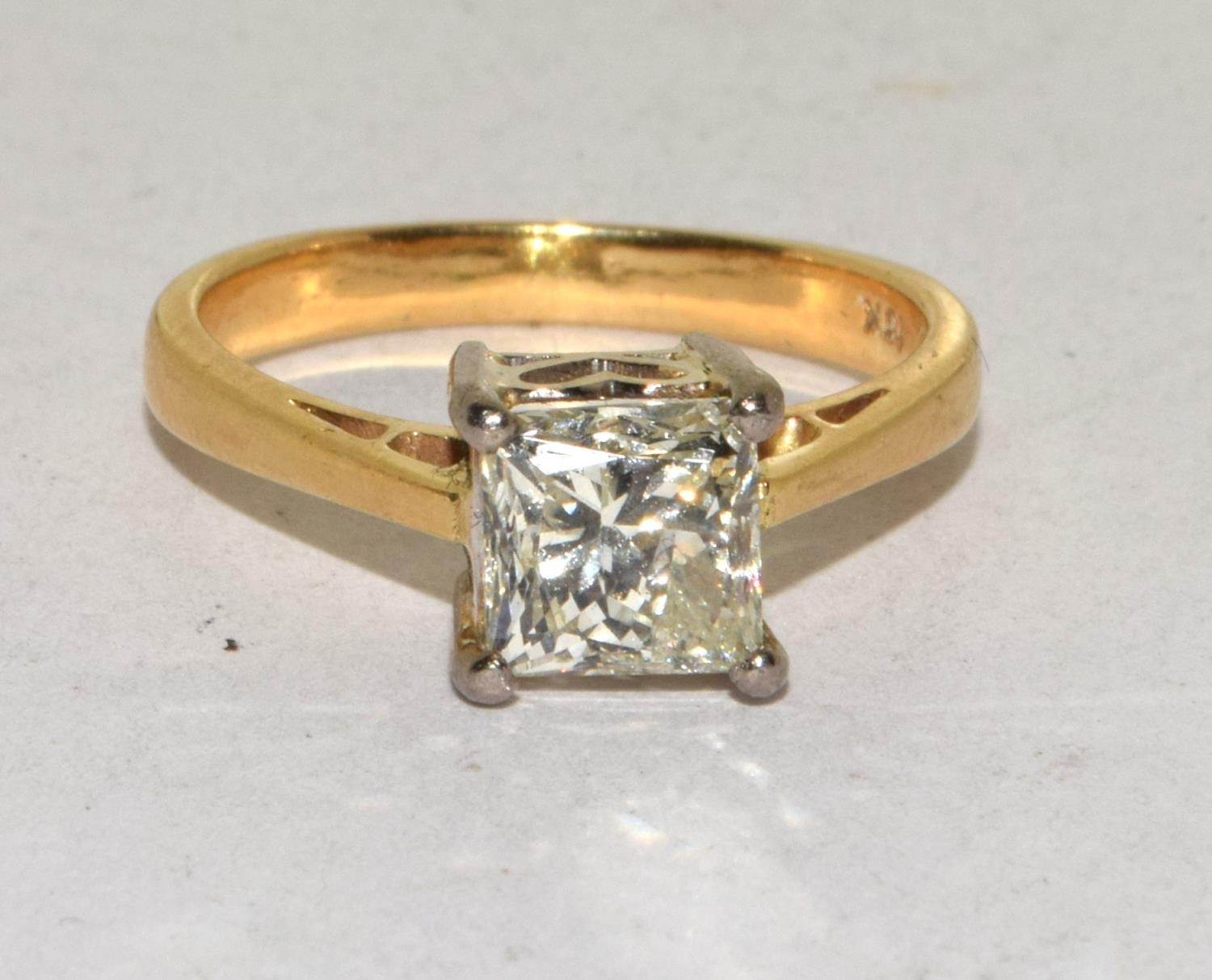 Superb 18ct yellow gold ladies Diamond solitaire ring set as a Princess Cut Diamond of approx 1. - Image 5 of 5