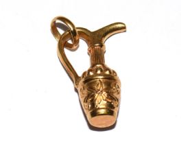 18ct gold charm of a wine flagon/ewer 4.6g