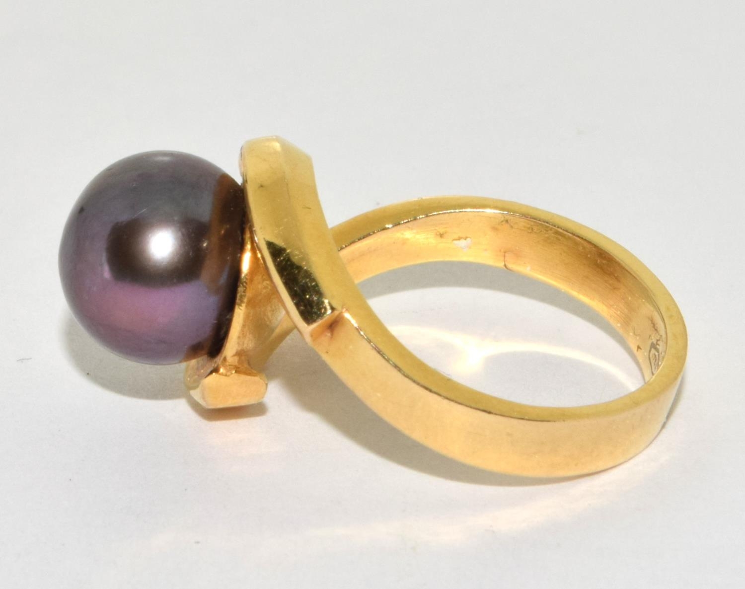 18ct gold ladies Pearl Earrings and Ring suite ring being size M. O/all weight 11.5g - Image 3 of 5