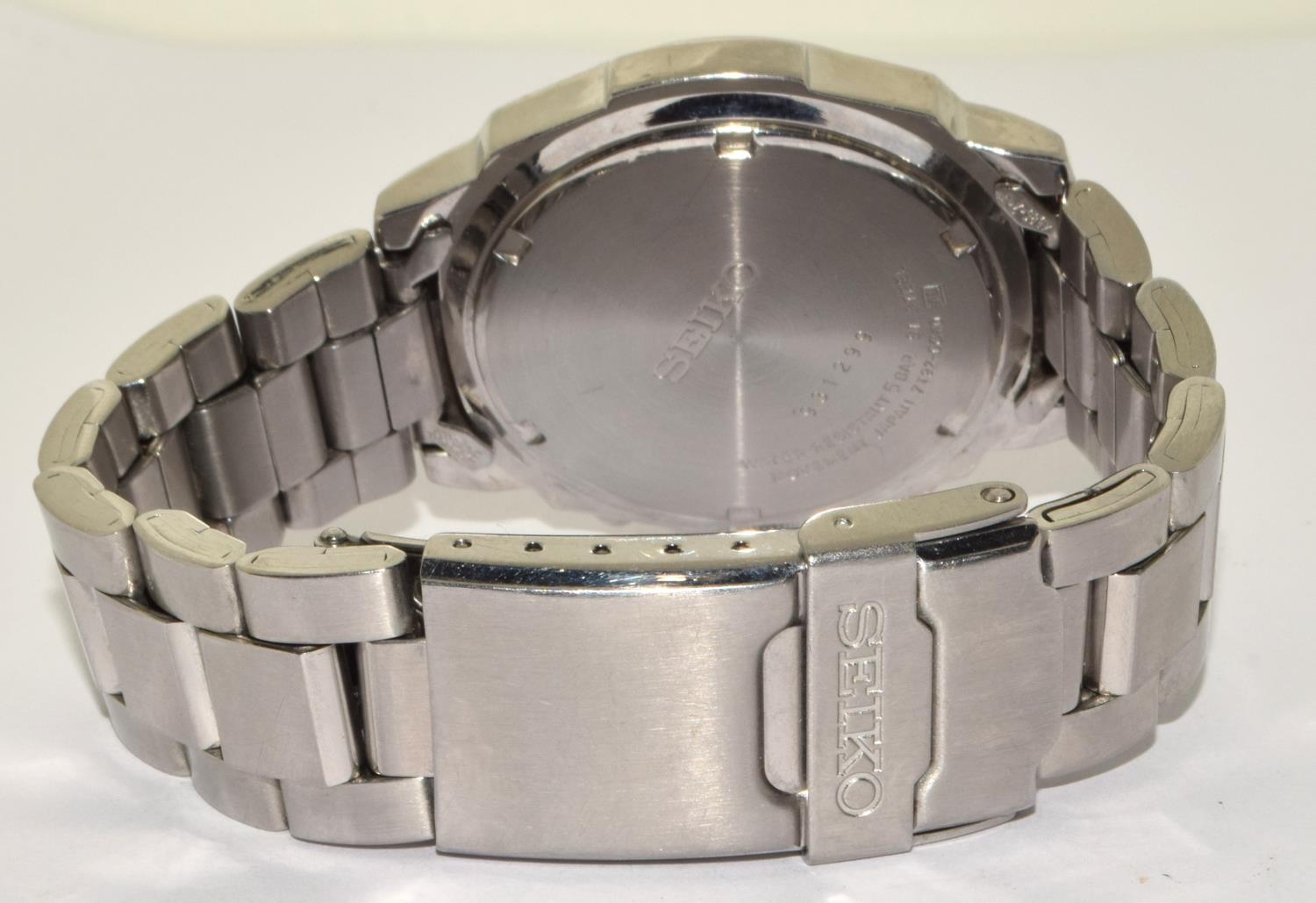 Seiko quartz Chronograph ref:7T92-0CA0 on stainless steel strap. Working when catalogued. (ref:14) - Image 5 of 6