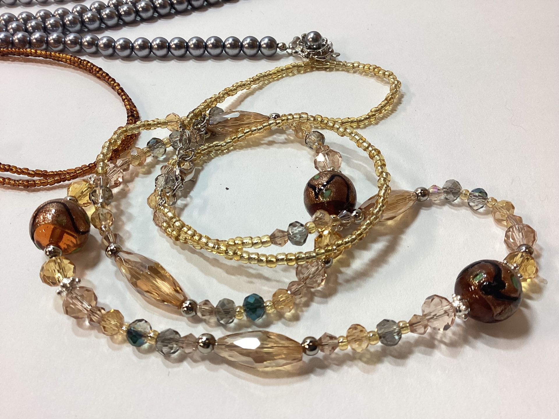 Collection of faux pearl costume jewellery necklaces. (ref:11) - Image 4 of 6