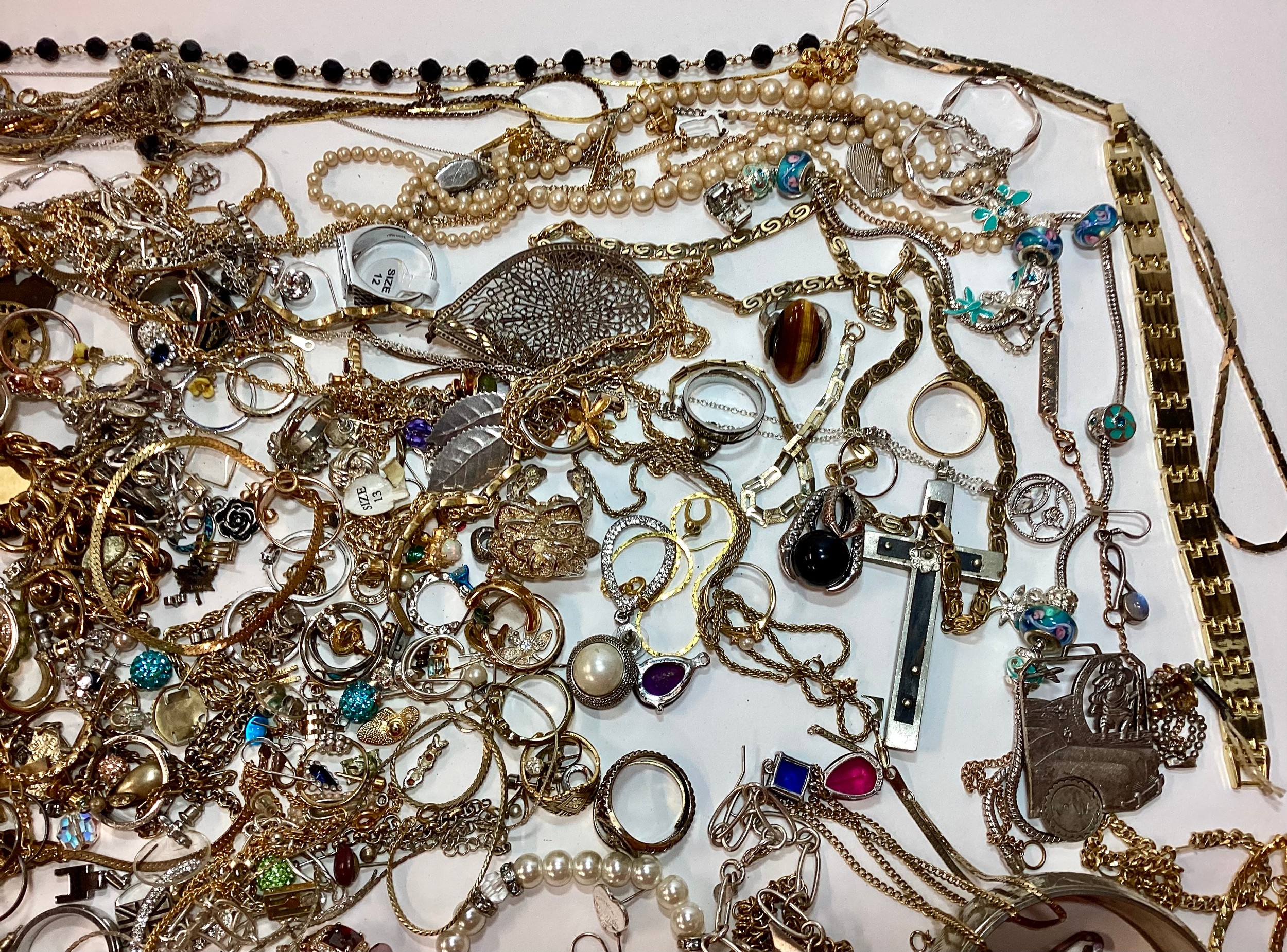 Bag of costume jewellery. - Image 5 of 5