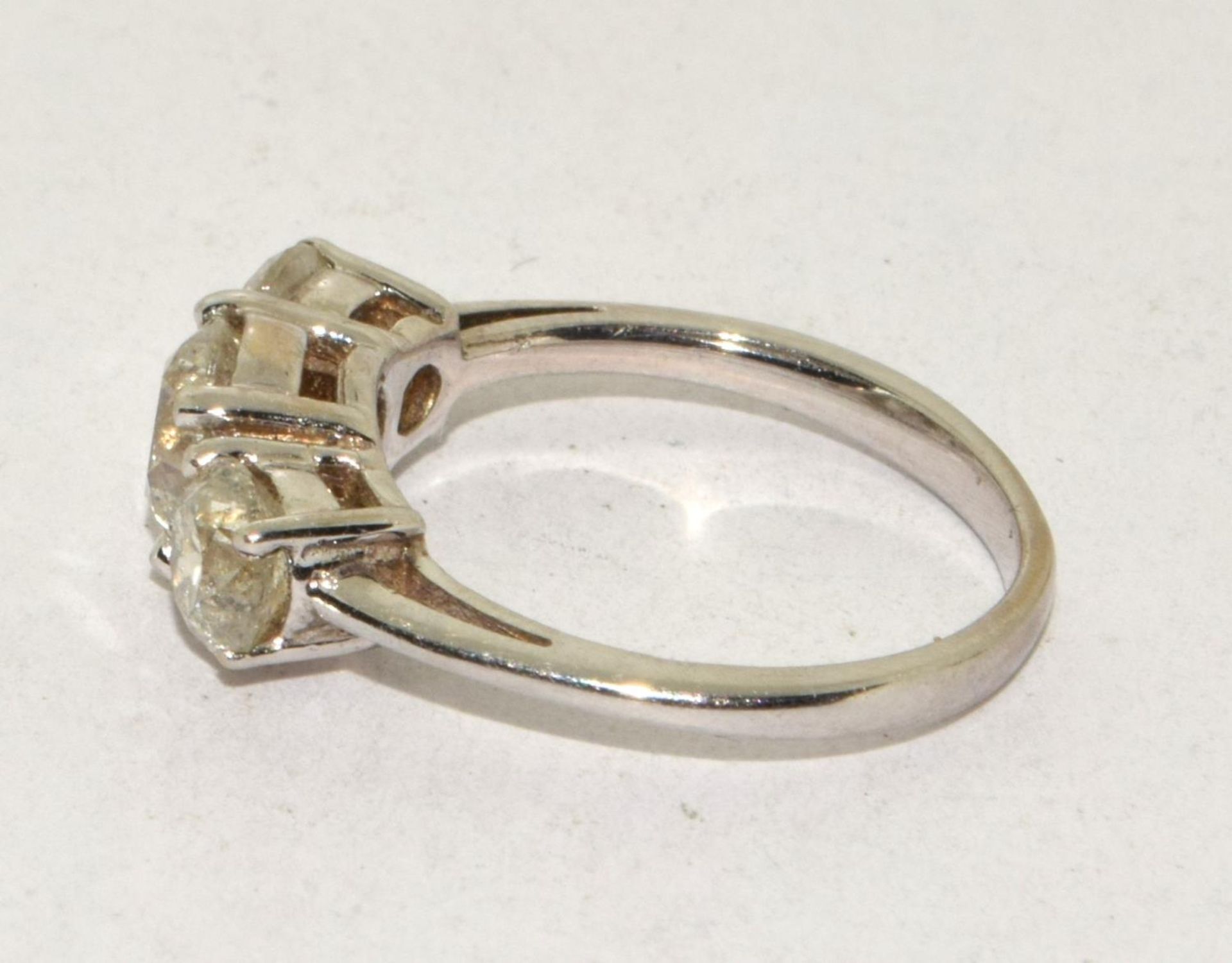 18ct white gold ladies 3 stone trilogy ring approx 2ct diamonds size K - Image 5 of 5