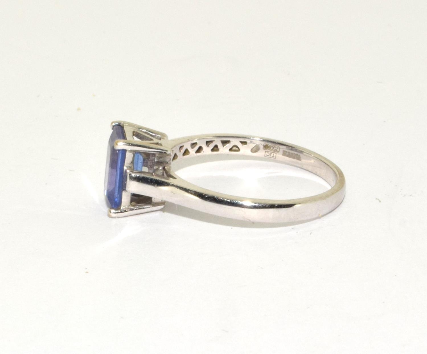 An 18ct white gold Illana ring Size p, boxed in Illana box. - Image 2 of 5