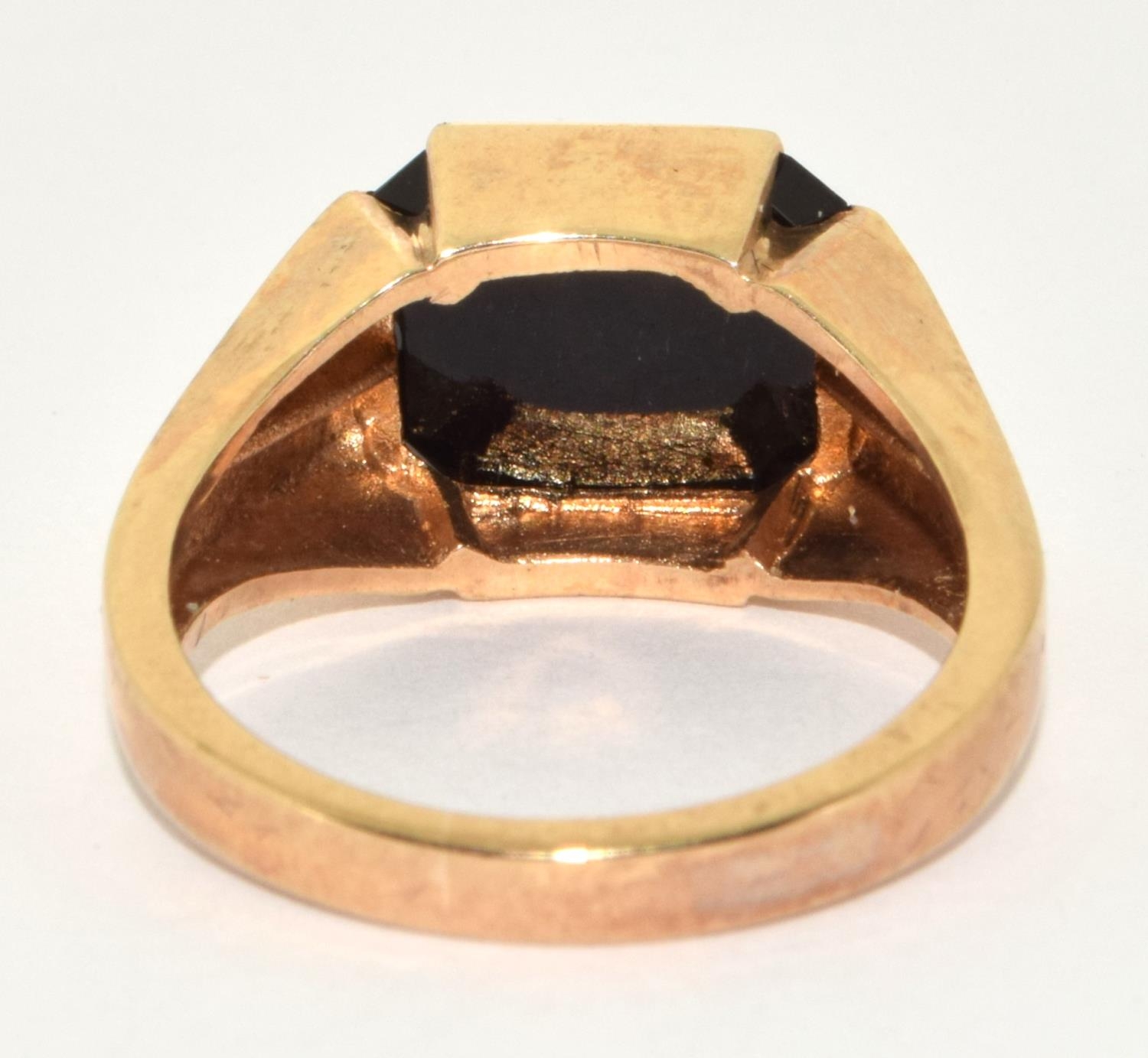 9ct gold gents Onyx set signet ring 6.6g size S - Image 3 of 4