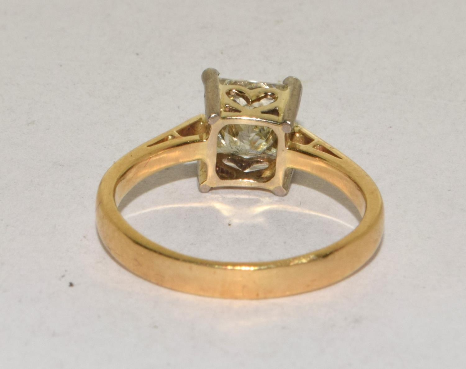 Superb 18ct yellow gold ladies Diamond solitaire ring set as a Princess Cut Diamond of approx 1. - Image 3 of 5