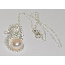 925 silver Seahorse pendant necklace set with a pearl tail