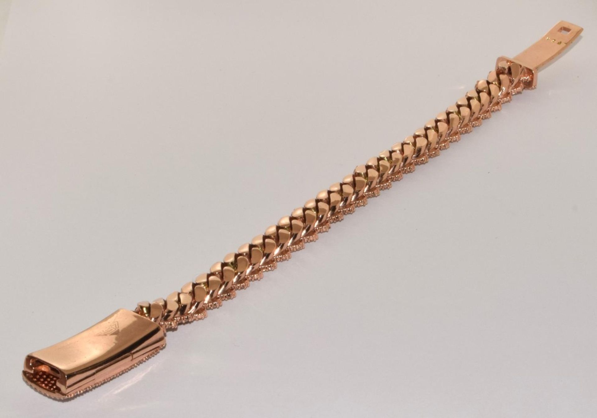10ct rose gold Diamond encrusted bracelet set with approx 5ct diamonds in a herring bone pattern - Image 7 of 9
